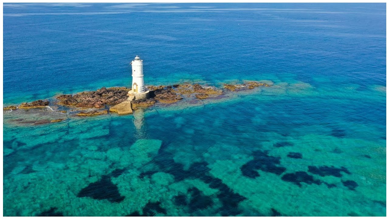 L' unico faro della Sardegna in mezzo al mare ..  faro Mangiabarche Calasetta Drone [4k]