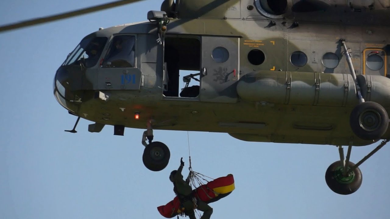 Painful winch up by the Czech Air Force Mil Mi-171 at ILA 2014 Berlin
