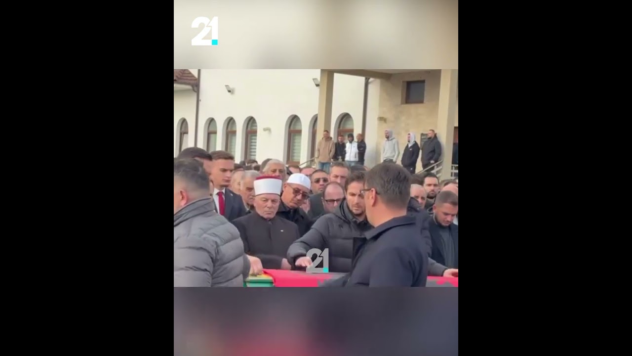 🕊Arkivoli me flamurin komb&euml;tar, me ceremoni fetare #ShpatKasapi p&euml;rcillet p&euml;r n&euml; banes&euml;n e fundit