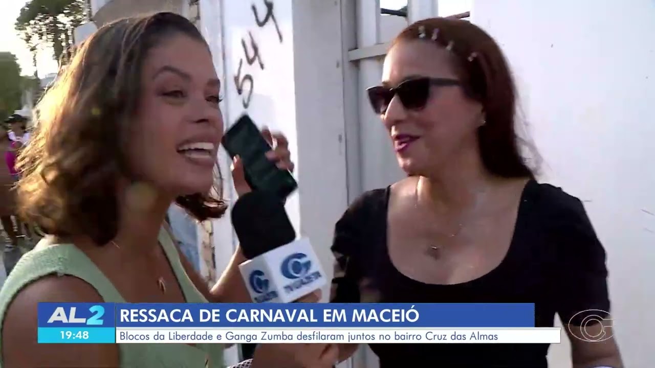 Blocos animam Carnaval no bairro de Cruz das Almas, em Maceió - 21/02/2026