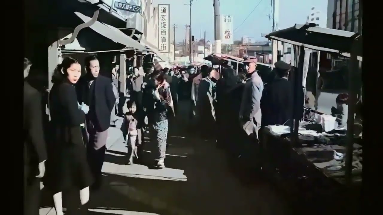 Travel in Street scenes, Japan 1940s,  (crazy thing)