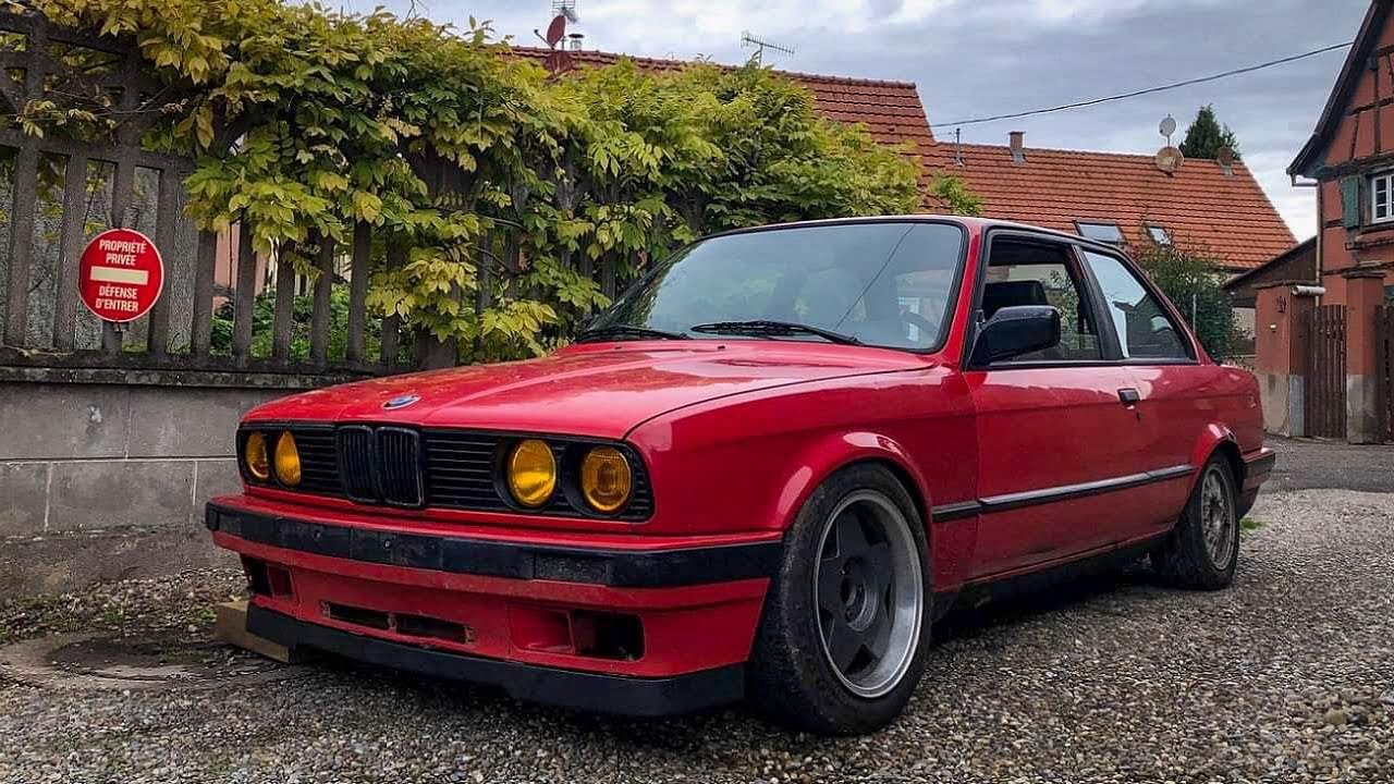 UN PEU D'HUILE, UN INTÉRIEUR ET LA E30 EST PRÊTE !!