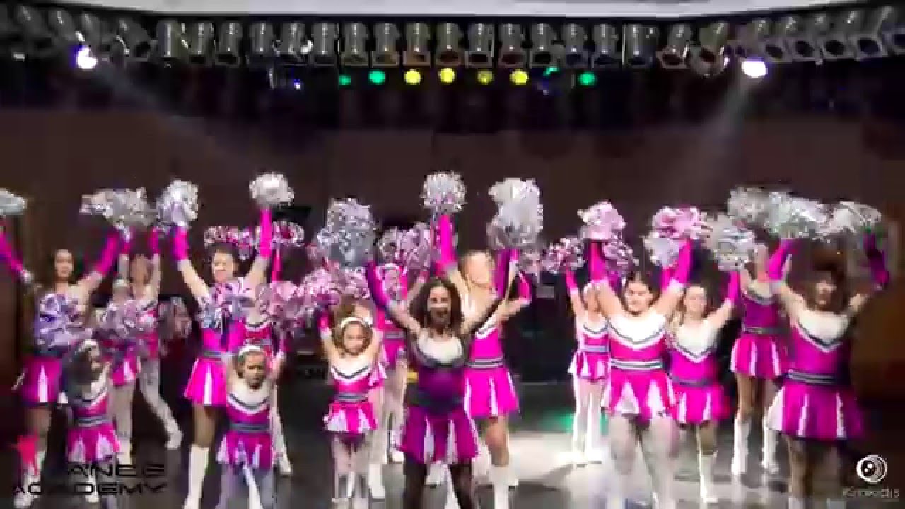 Φινάλε μαζορέτες μικρές και μεγάλες (Dance Academy)