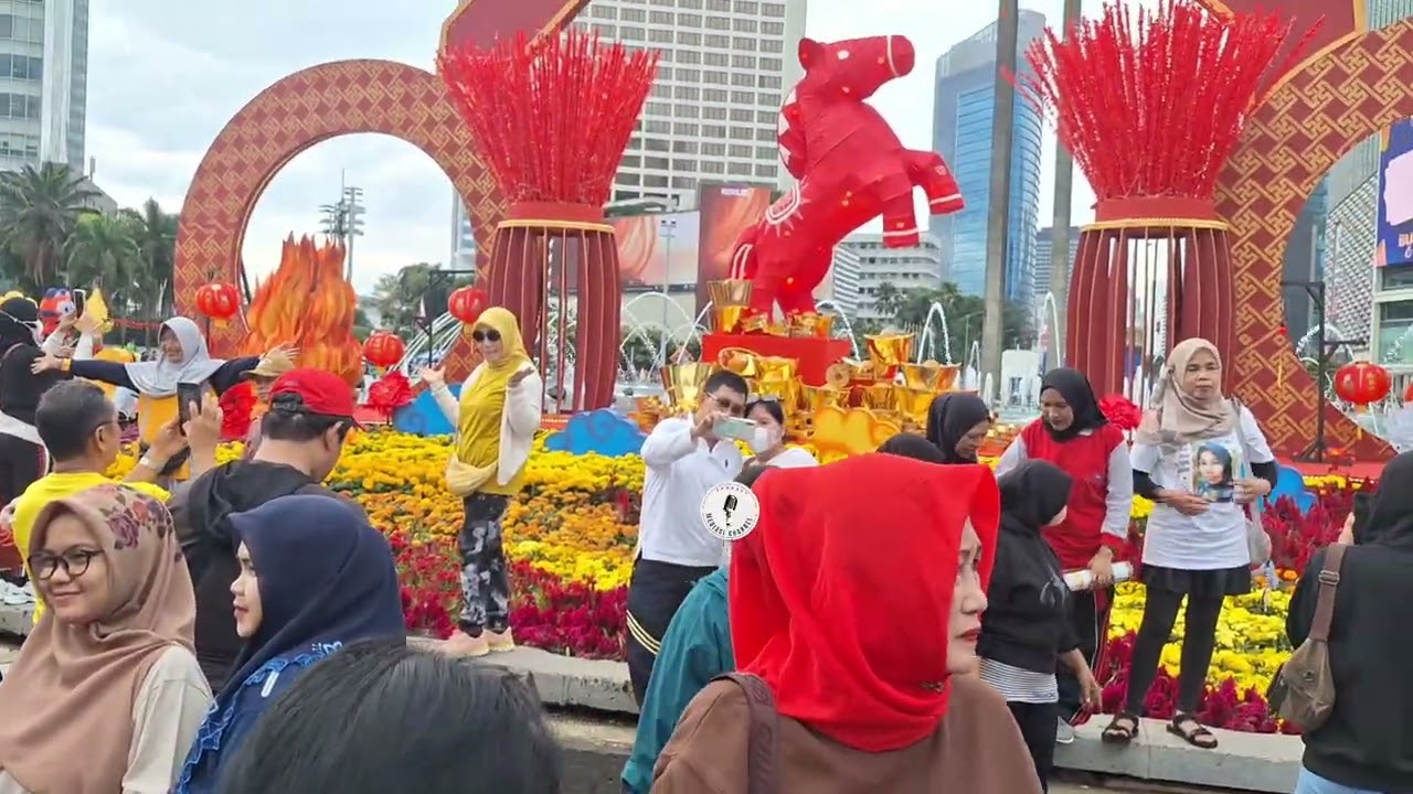 🔥Ornamen Imlek Jadi Spot Foto Favorit Pengunjung CFD Bundaran HI