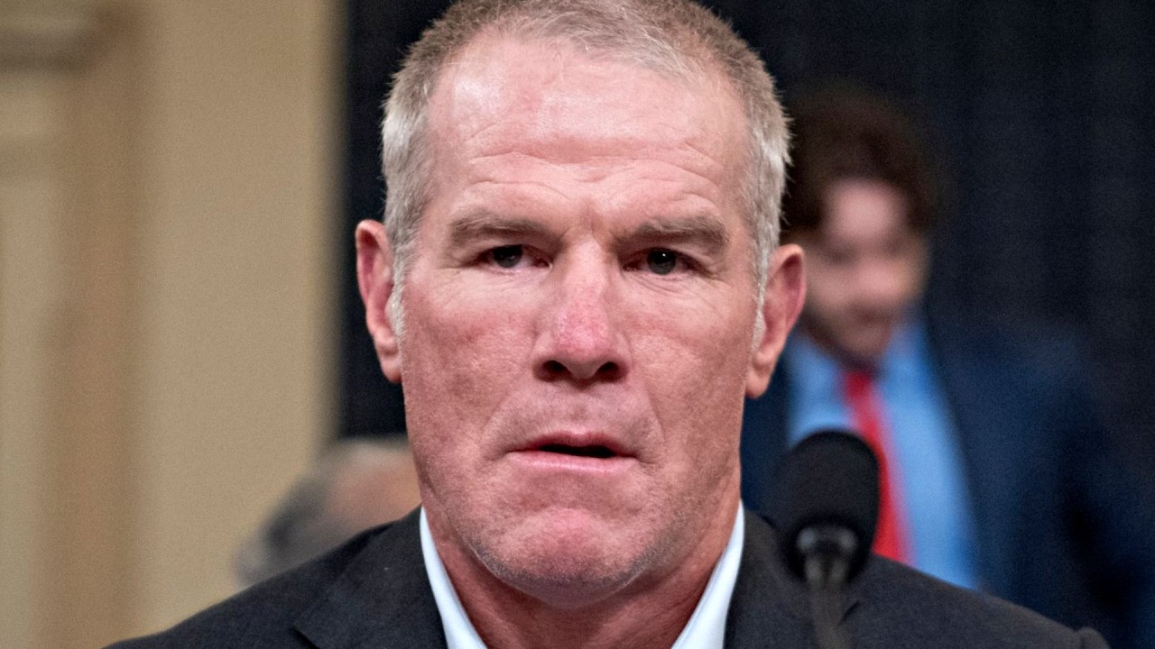 Brett Favre Is Breaking the News &mdash; And It&rsquo;s Not Good