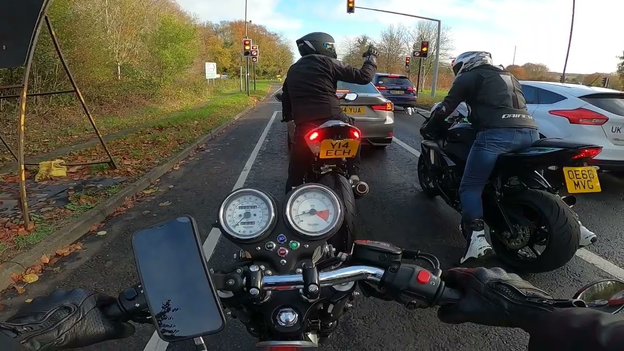 Triumph Thruxton 900 POV: Guildford Round Trip (via Newlands Corner and Dorking) Part 1