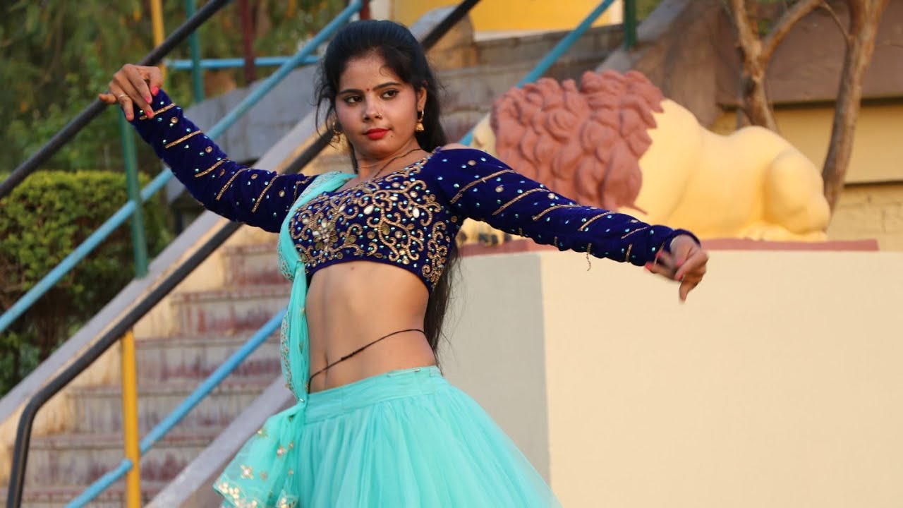 छोरी मुड़ मुड़ के क्या देखे दिल दे दे हमे।।लोकेश कुमार का नया रसिया 2021।।Sonu shekhawati dance 2021