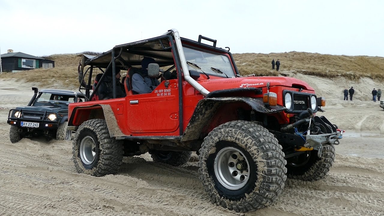 Toyota FJ40 Gets Totally Stuck & Needs Help | 4x4 OFF-ROAD | Løkken Beach Tour 2017