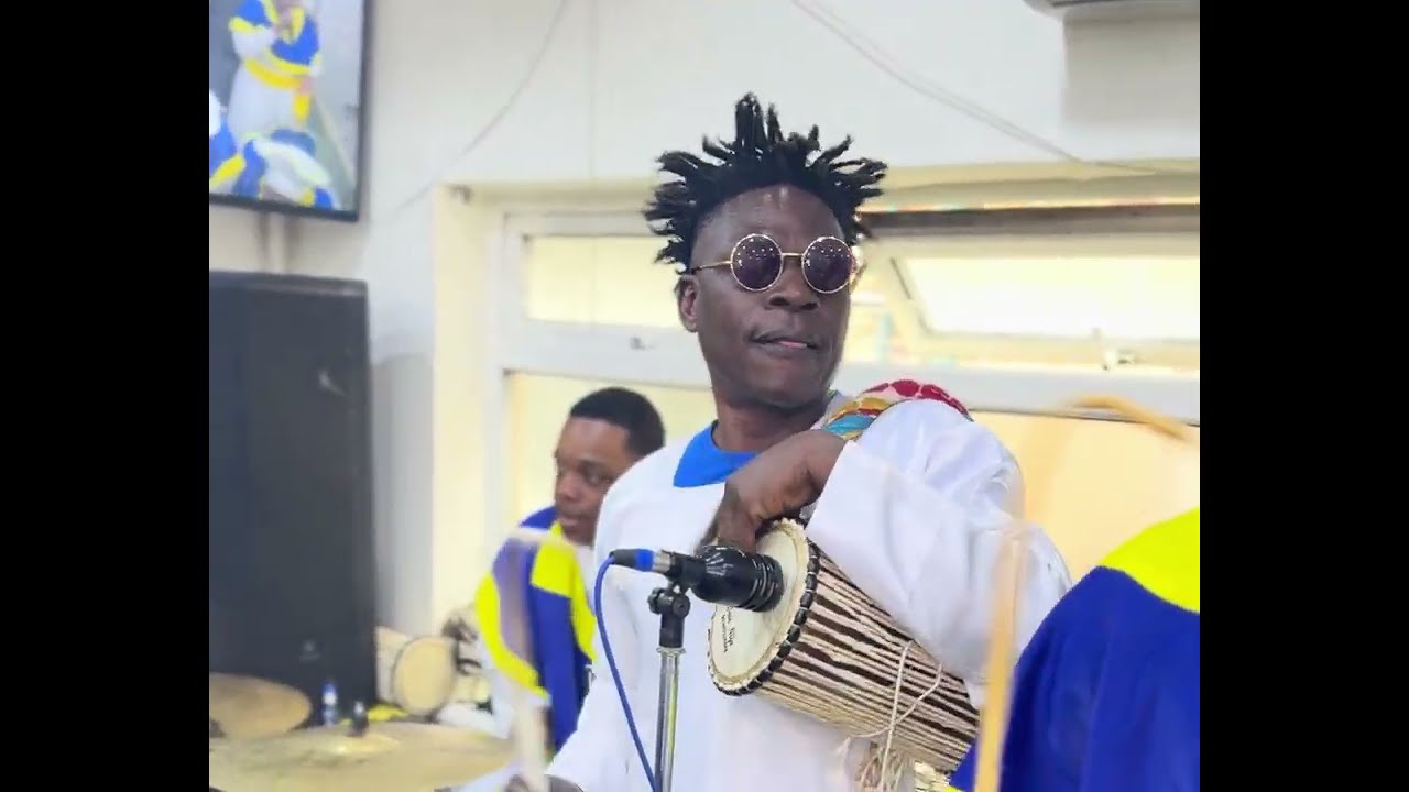 Mo teriba nibi agbelebu