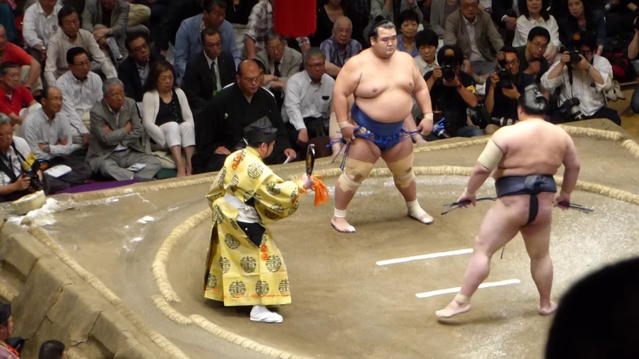 Yokozuna Kisenosato (6-4) - Sekiwake Kotoshogiku (3-7) , Sumo : Natsubasho '17