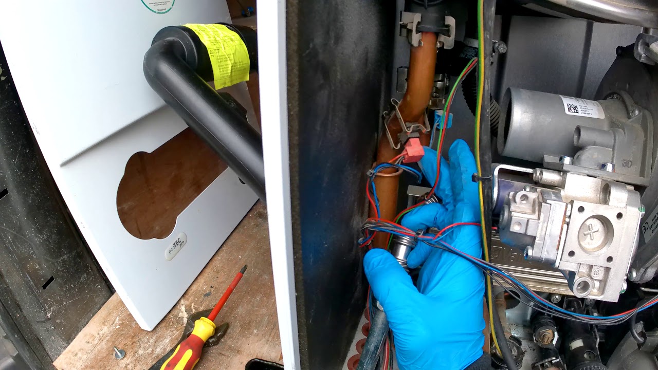 Vaillant EcoTec Pro | Замена датчиков NTC подающего и обратного потока (коды неисправностей в опи...