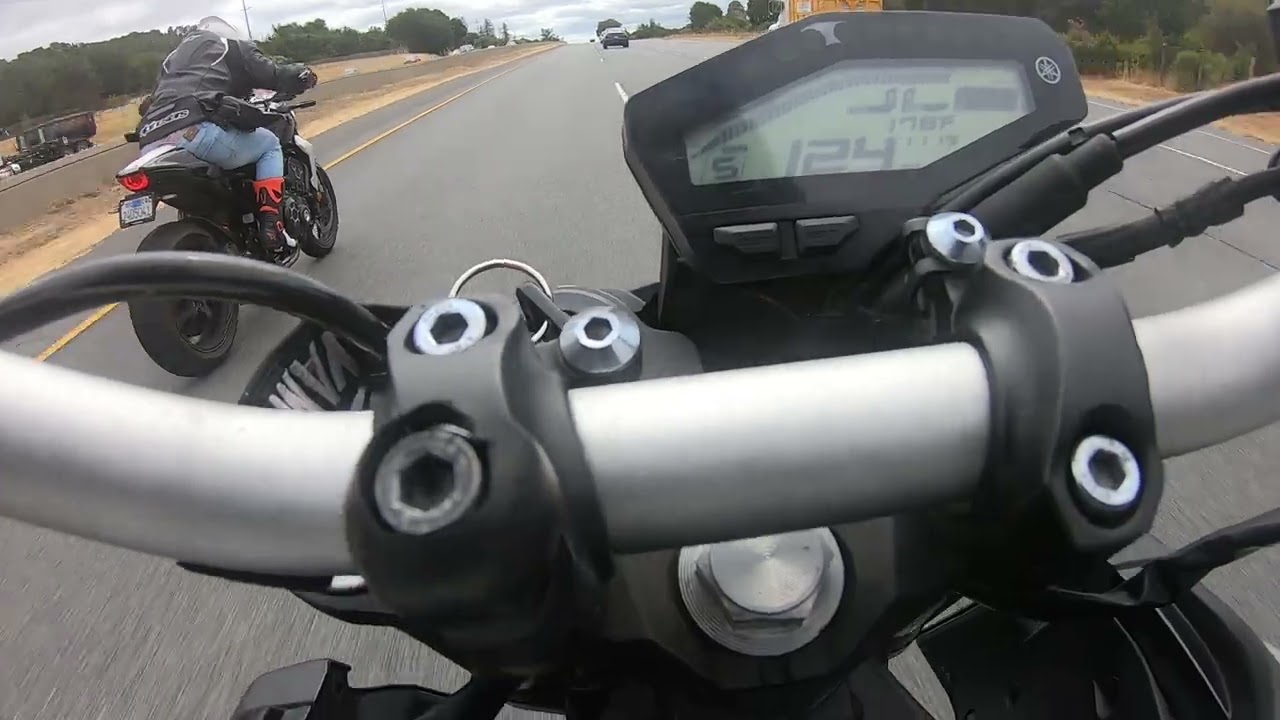 HONDA CB1000R VS YAMAHA MT09