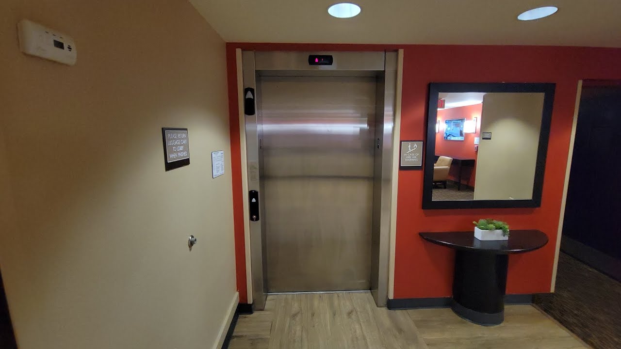 321A! Гидравлический лифт Schindler HT в отеле Extended Stay America, Мелвилл, штат Нью-Йорк.