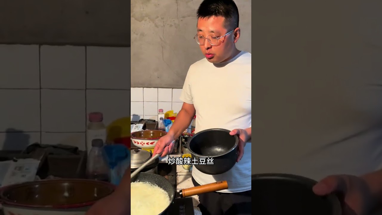 今天摘辣椒啦，是啊，秋收季真的太有盼头了！辣椒红透枝头，到处都是沉甸甸的丰收感，看着就特别踏实#摘辣椒的季节 #秋收啦又到了丰收的季节