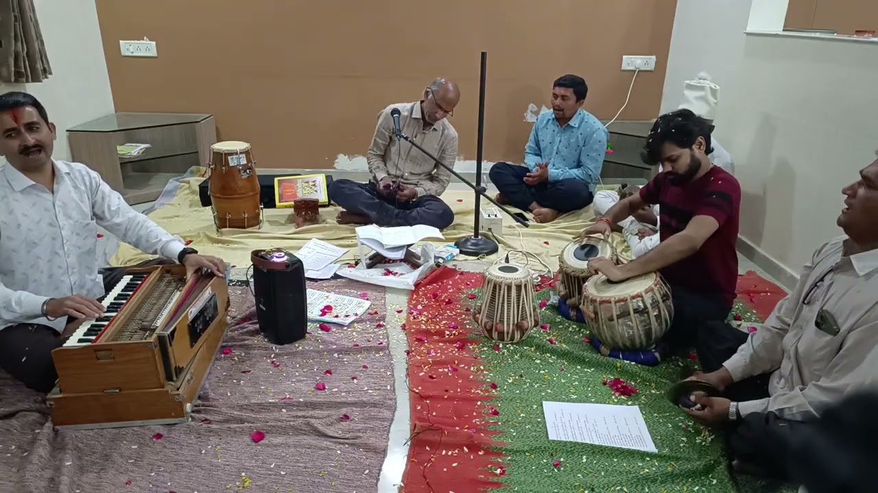 શ્રી ગોવર્ધન મહારાજ તેરે માથે મુગટ બિરાજ રહ્યો||pushtimarg Haveeli Sangit Kertan||