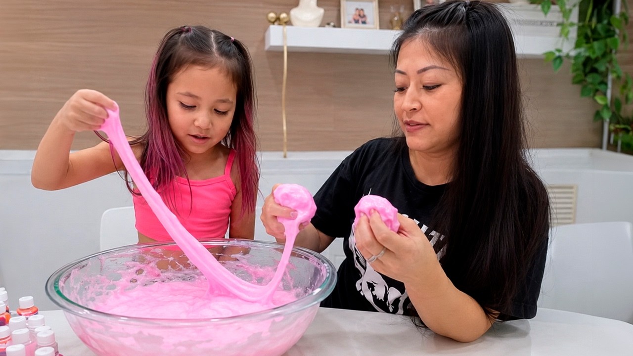 FAZENDO SLIME PELA PRIMEIRA VEZ COM A MAMÃE!!  | YU e FAMÍLIA