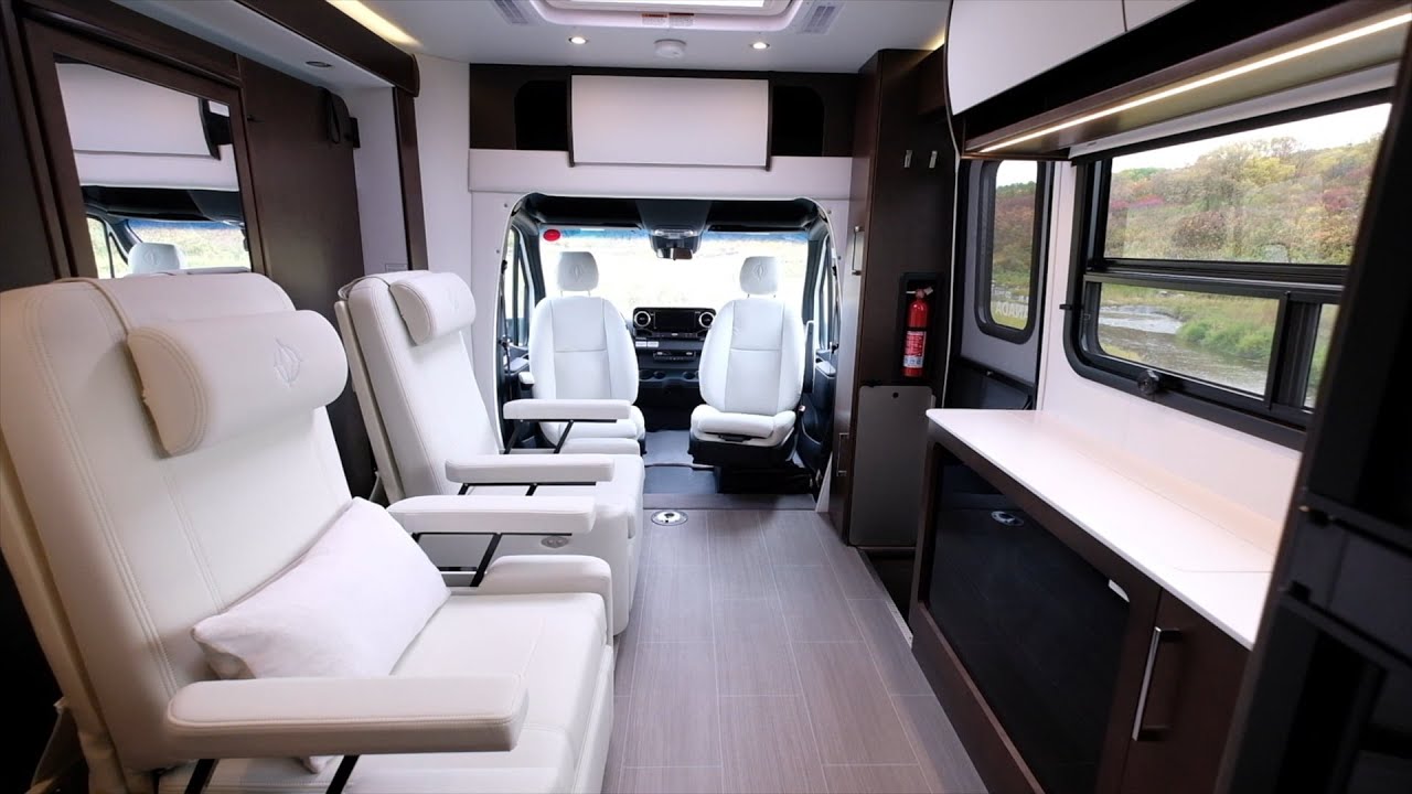 How to Use the Leisure Lounge Plus & Murphy Bed in Your Leisure Travel Vans Unity