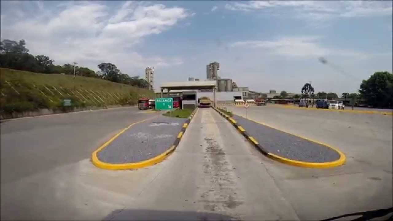 Carregando cimento