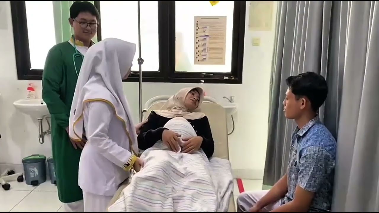 TUGAS DRAMA BAHASA INGGRIS KELOMPOK 3 S1 KEPERAWATAN