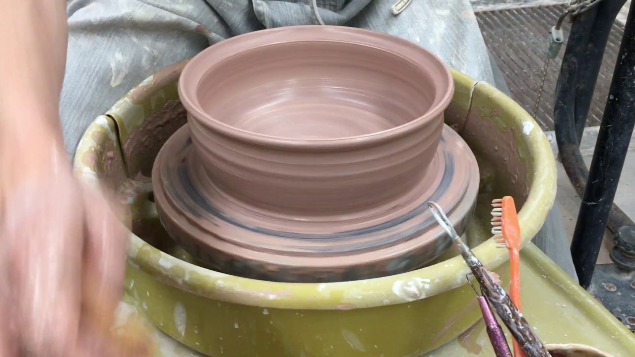 Throwing a casserole pot