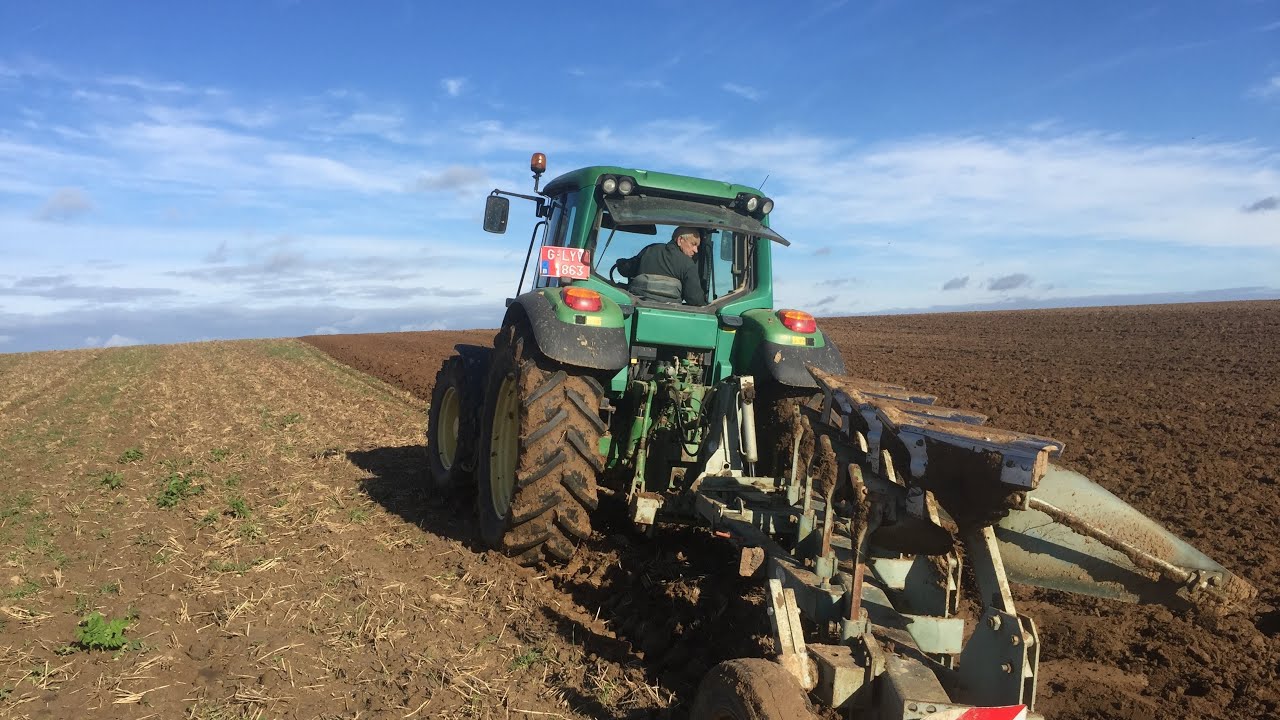 Ploegen in gembloux met John deere 6520