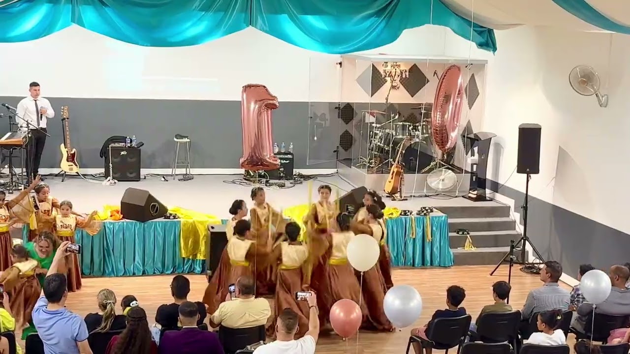 Danza déjalo que fluya y aquí hay libertad