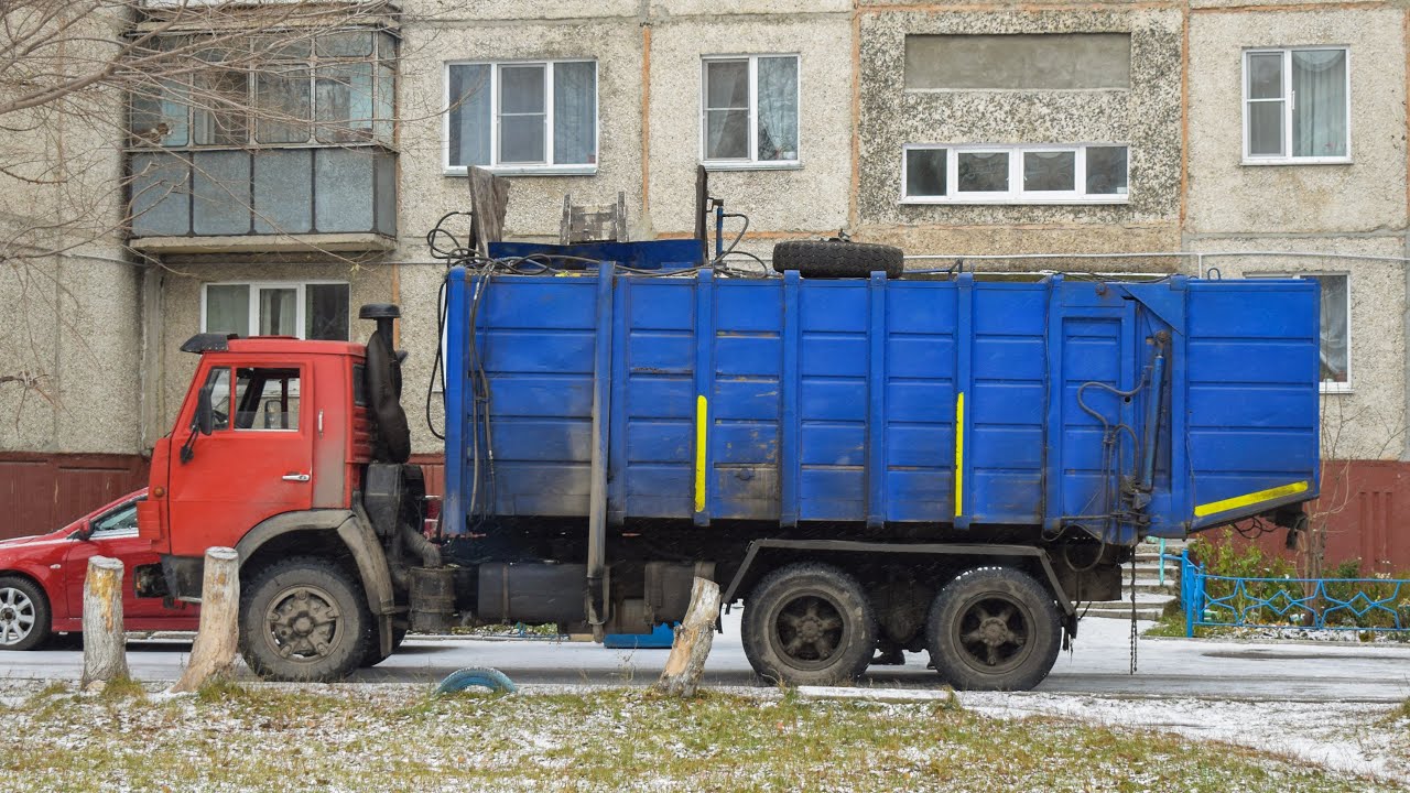 Мусоровоз КО-415А на шасси КамАЗ-53213 (Х 090 НЕ 22). / Kamaz garbage truck.