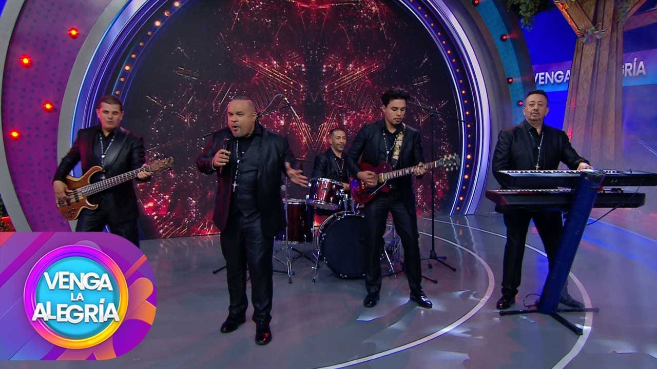 El grupo 'Los Caminantes' nos cantan su tema 