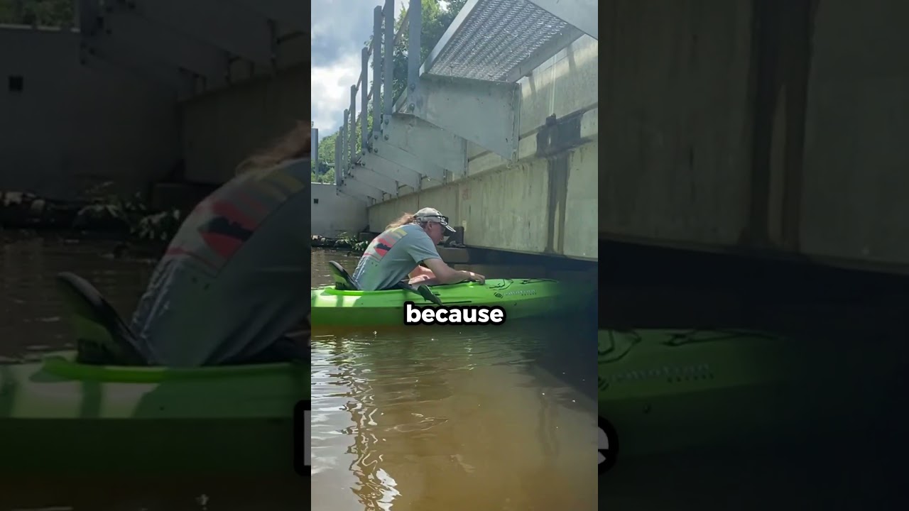 How Pros Kayak Low Areas 😂 (@kevben0 via TT)