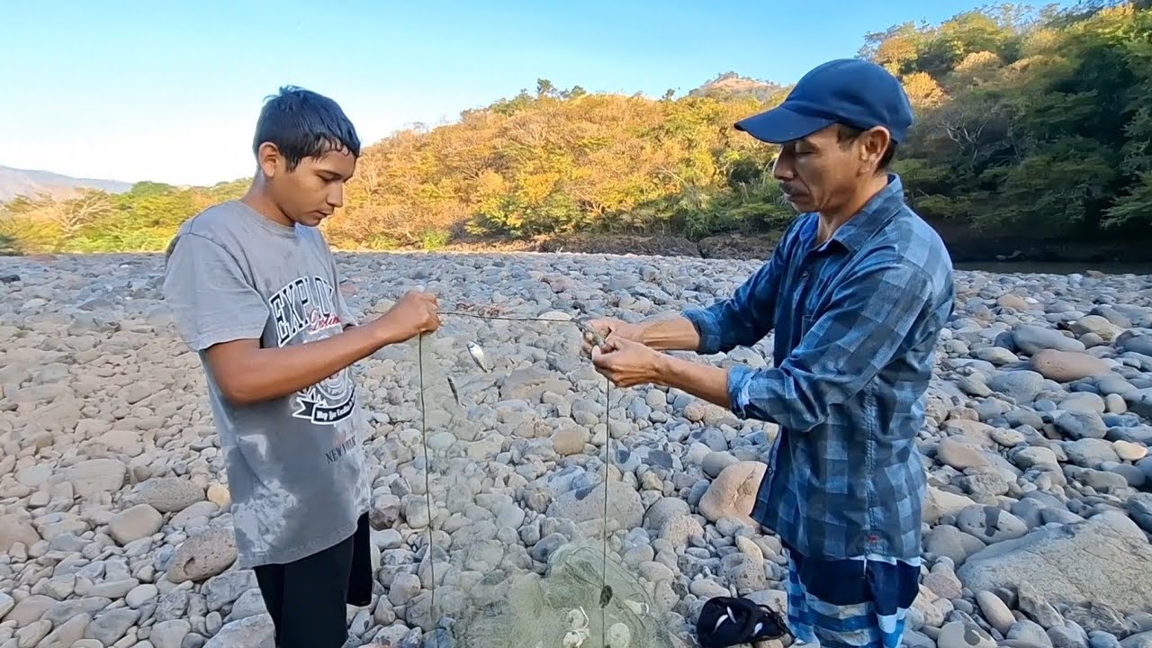 Don Afredo y su hijo madrugaron para conseguir las pepescas