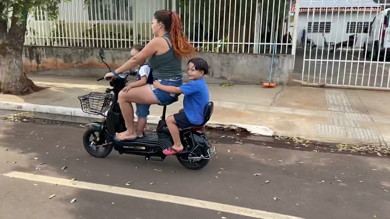 Eco 350 moto el&eacute;trica para levar meninos