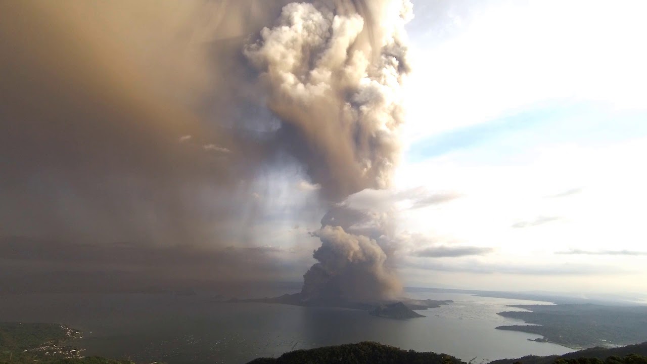 Taal Volcano 2020 Eruption - Volcanic lightning