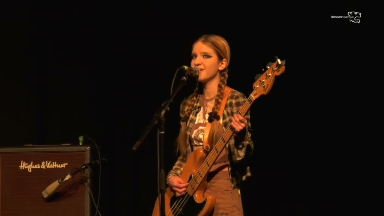 No Name   (The Sixsters live)