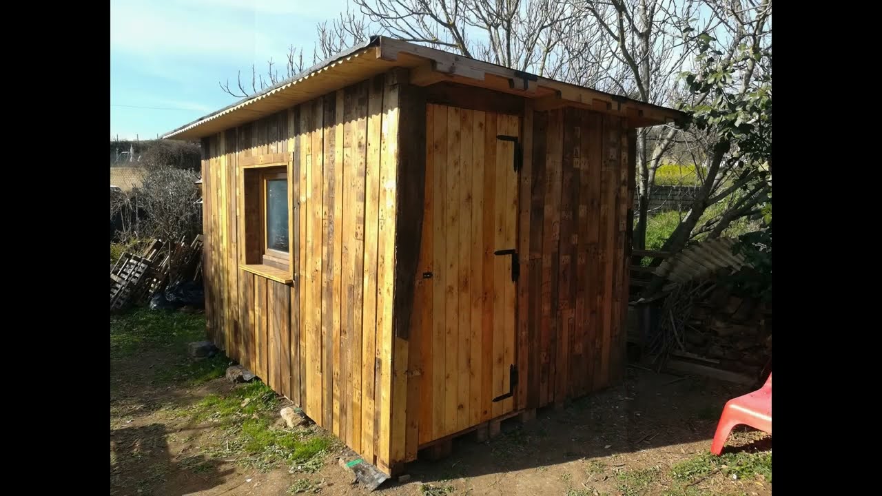 Casetta di legno con i pallets