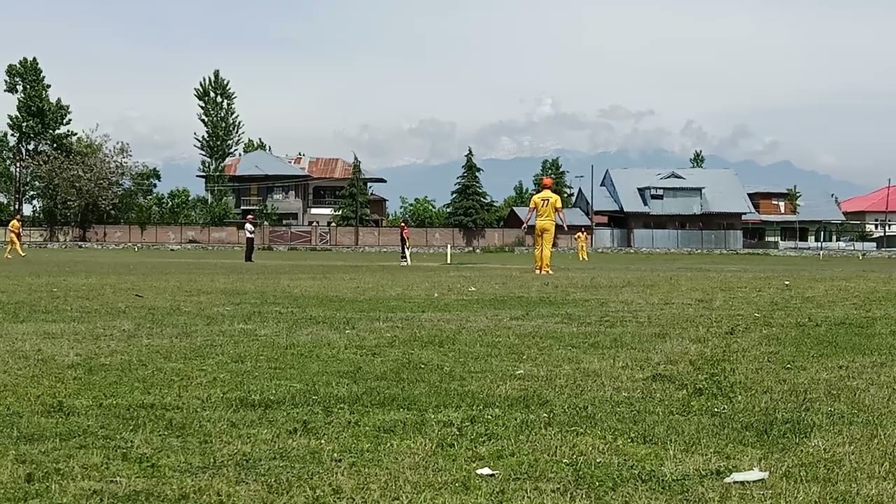 Saleem wani playing against Shahihamdan Kanispora at Singpora .