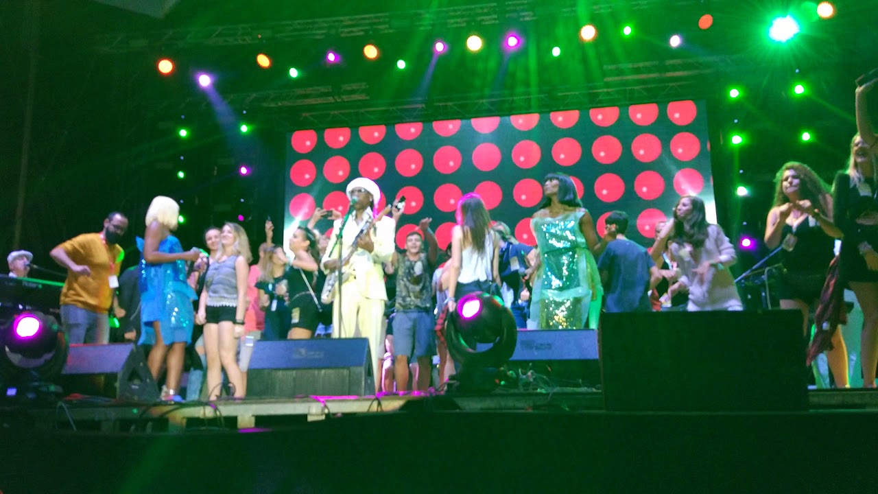 Good Times (with crazy crowd on stage) Nile Rodgers Chic Sea Dance '18