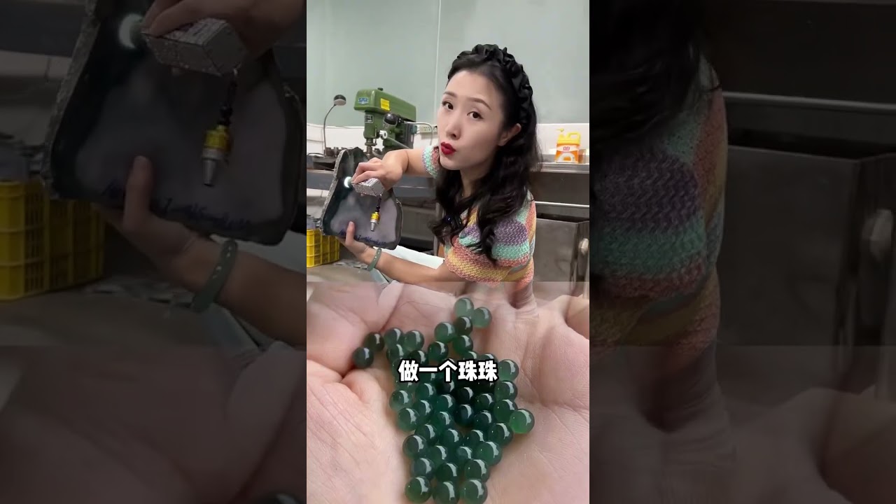 （1）@戴美麗手鐲定制翡翠石頭&deg;到底能出什麼寶貝，看到最後喜歡嗎? #翡翠 #翡翠手鐲 #珠寶首飾