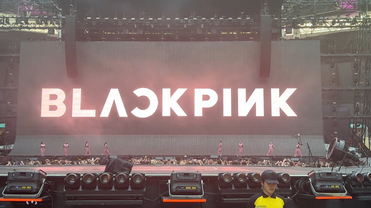BLACKPINK - Intro and “Kill This Love” (live in London, first night)