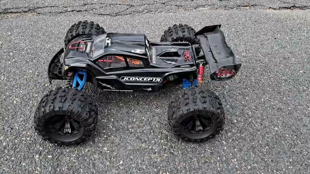 Arrma Kraton 6s BLX with an 8s system  first try!!!!