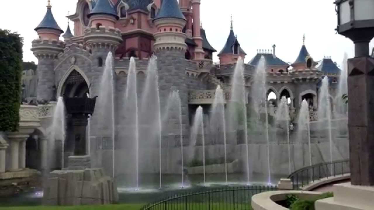 Castle Fountains during the day - Disneyland Paris