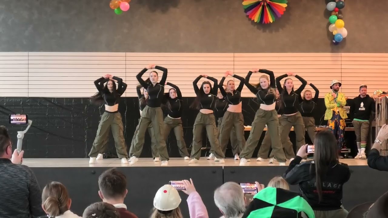 Tanzvorführung nach dem Fasnetsumzug
