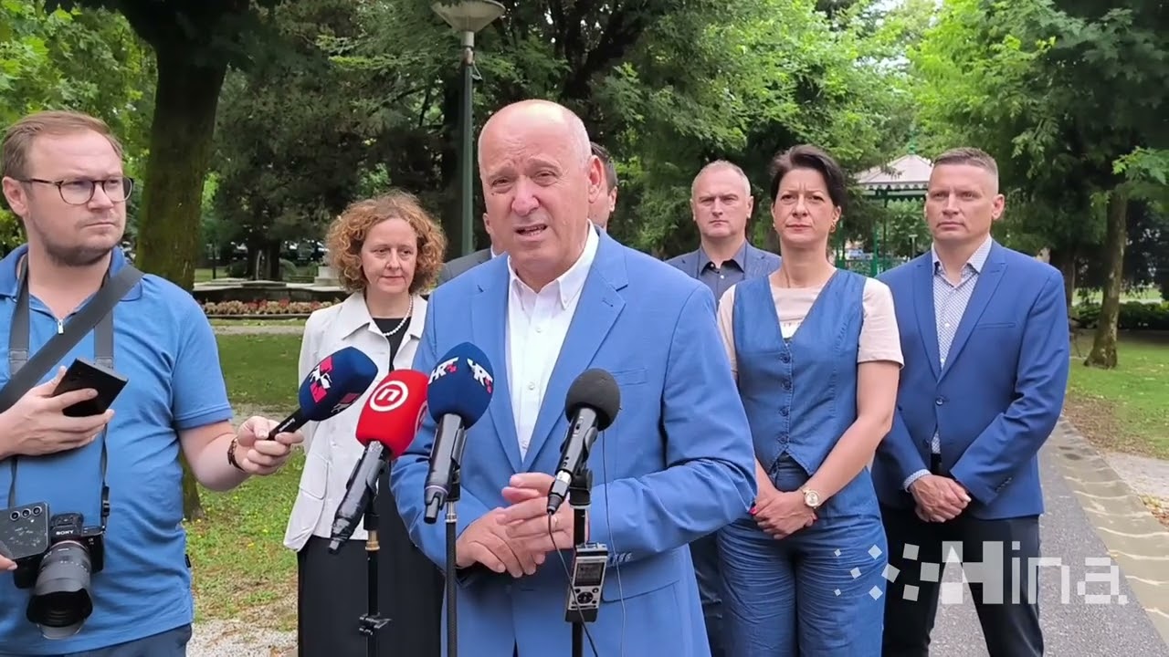 Ministri Obuljen Koržinek i Bačić u obilasku gradilišta u Petrinji