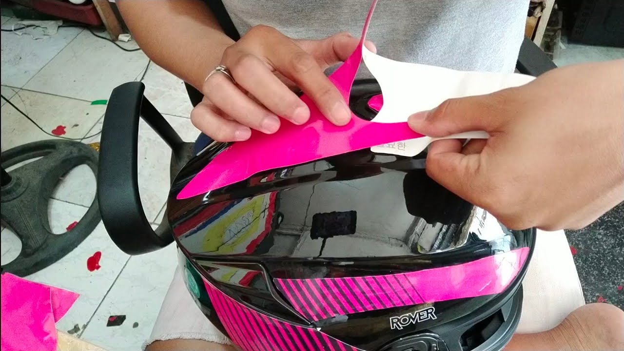 How to Sticker Helmet | Spyder Helmet