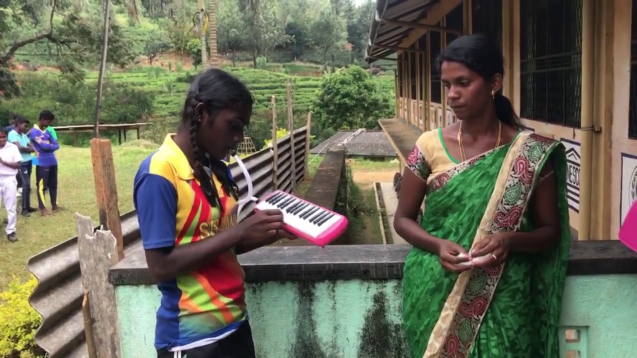 මෙලෝඩිකා එක දුන්න ගමන්ම වාදනය කරේ  හෙළ ජාතික අභිමානේ ගීතයයි - බලන්න ඒ හැකියාව