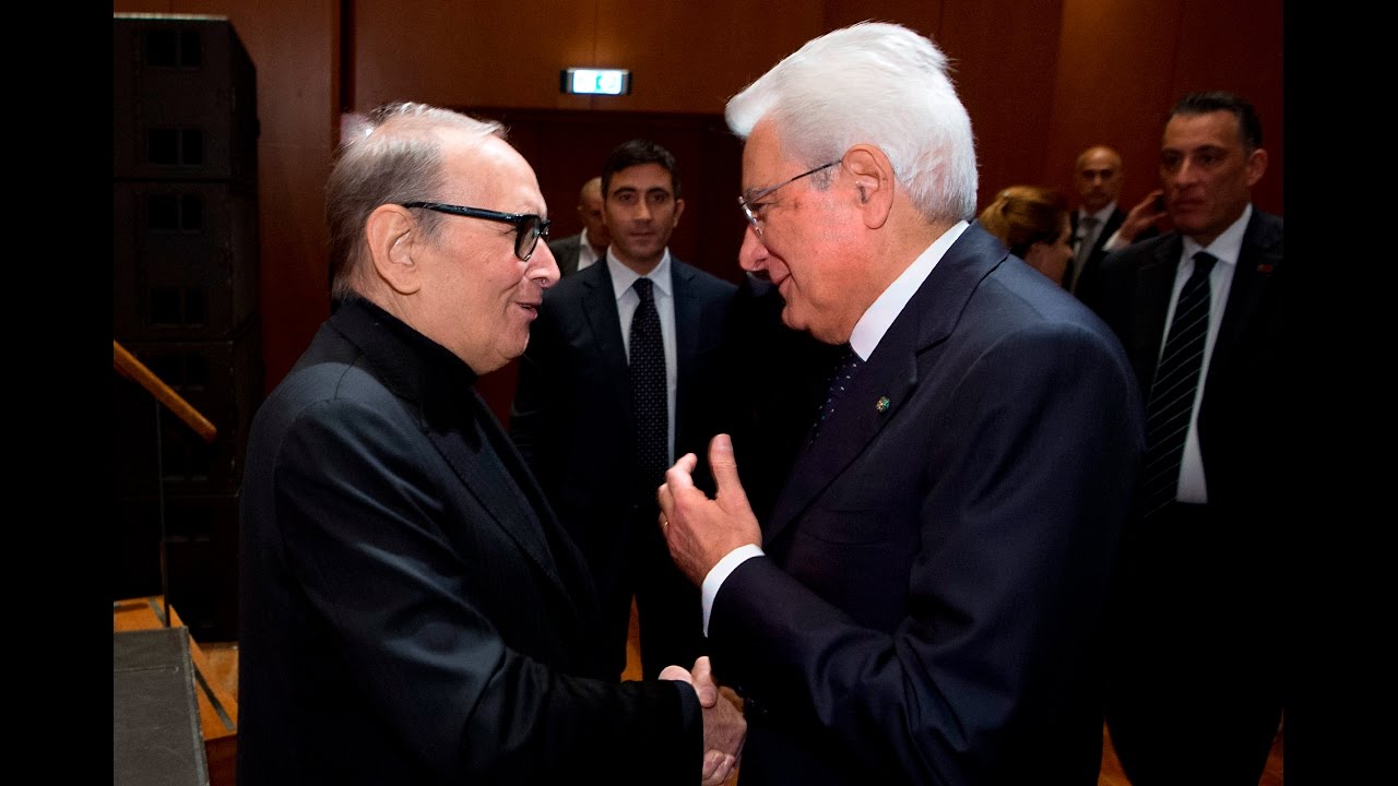 Il Presidente Mattarella saluta il Maestro Ennio Morricone