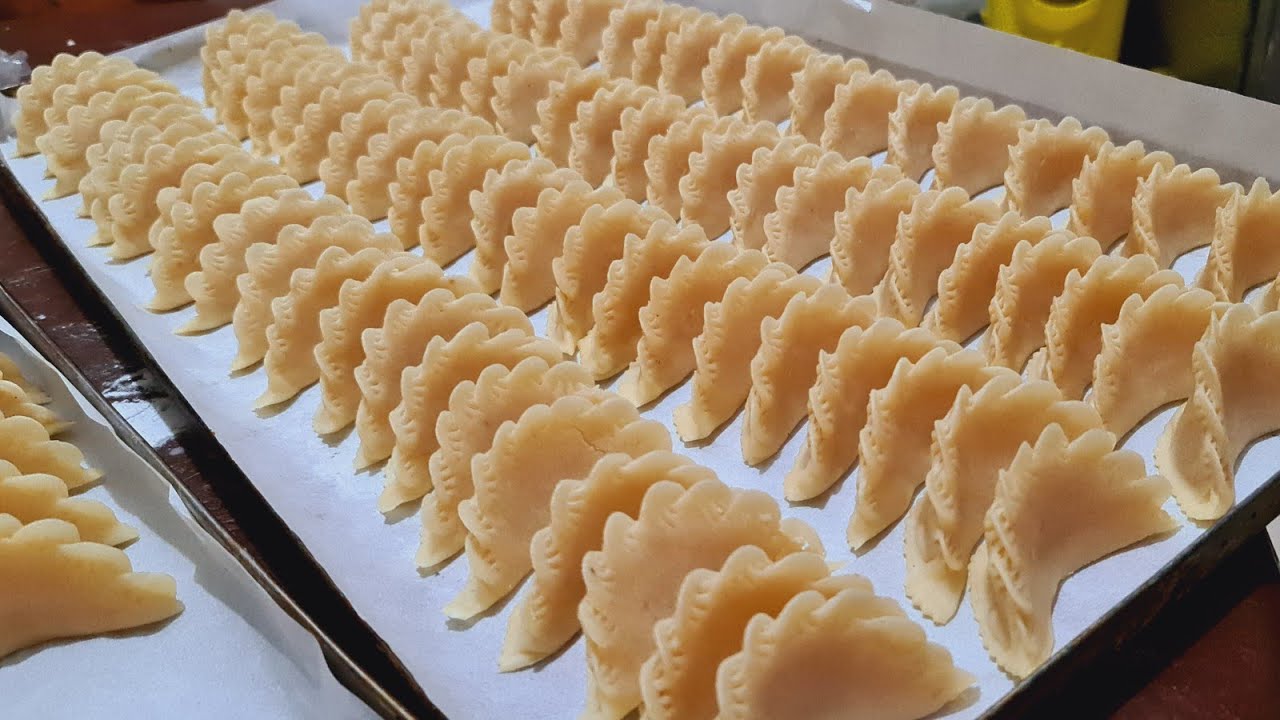واخة تكوني عمرك حطيتي يديك فحلوى اللوز غتنجح معاك حيت عطيتك اسراري او بغيتك تكوني فحالي لالة مولاتي