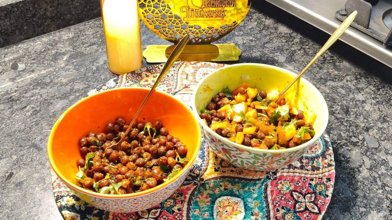 With Two Different Style Chatpata Chana Chaat 🥗🥘 | #shortsviral #shortsfeed | @Cookingwithmubeen