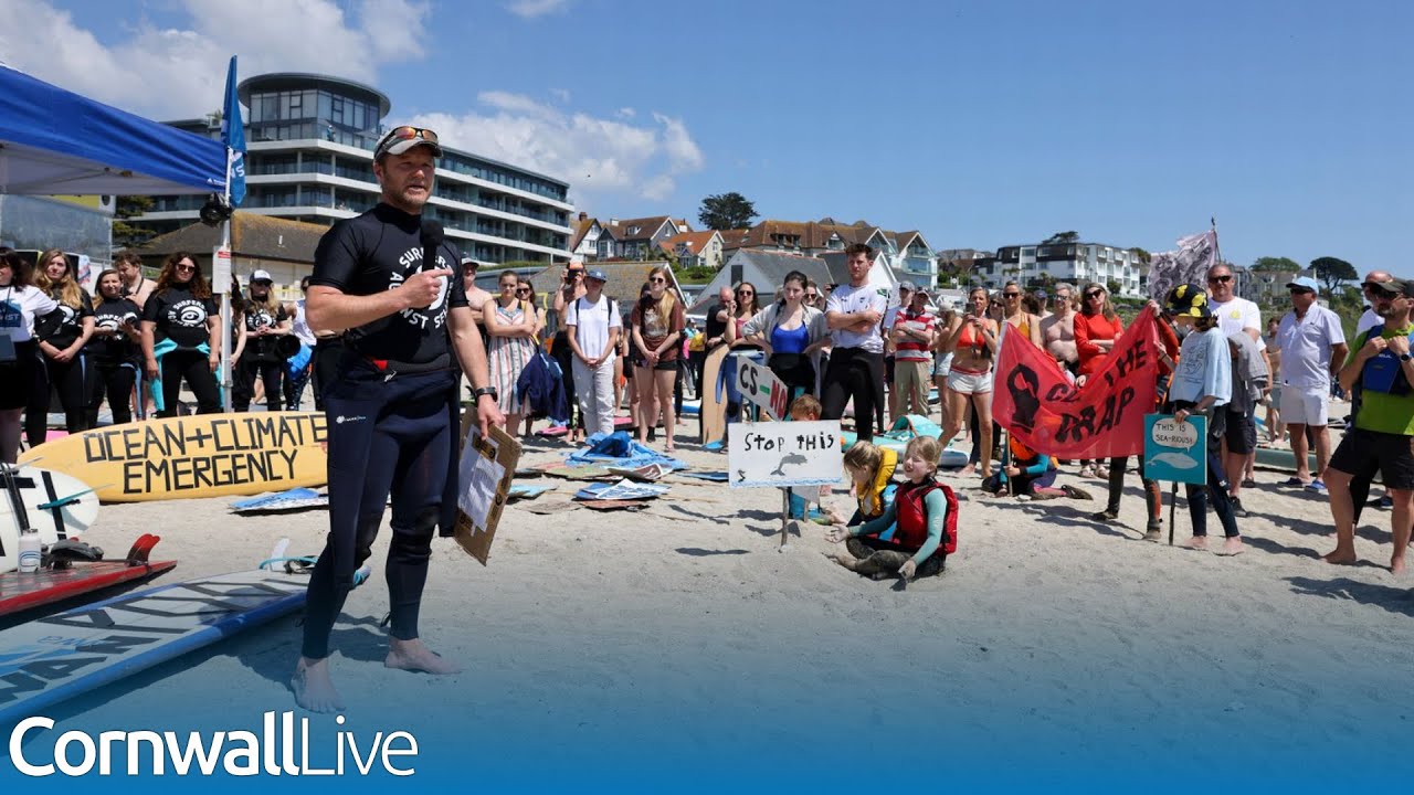 Hundreds take part in mass paddle out protest against sewage