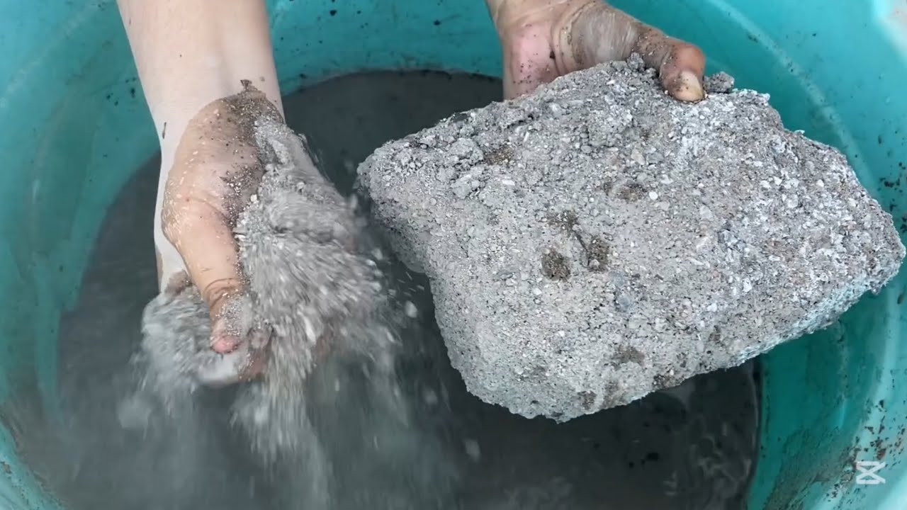 Chat wla texture crumbling on water💙💙💦💦🤍🤍/#asmr #relax #satisfying #stressrelief💙💙💦💦❤❤