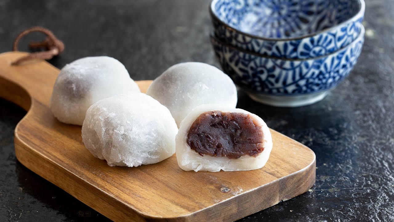 Daifuku Mochi - Japanese Sweet Bean Rice Cakes [5 Minute Recipe]